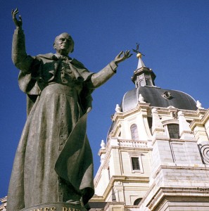 Statue of Pope John Paul II outside the Catedral de la Almudena (Madrid, Spain) by sculptor Juan de Ávalos, 1998. 